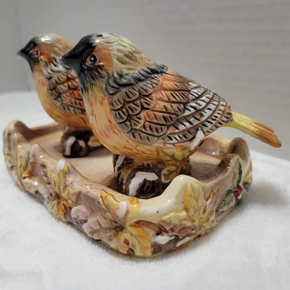 GANZ Bird Salt & Pepper Shakers in Bird Bath‎ Stand Beautiful Fall Leaf Colors